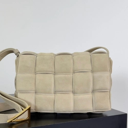 보테가 베네타 스웨이드 카세트 백